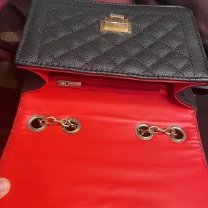 Chain latch key purse